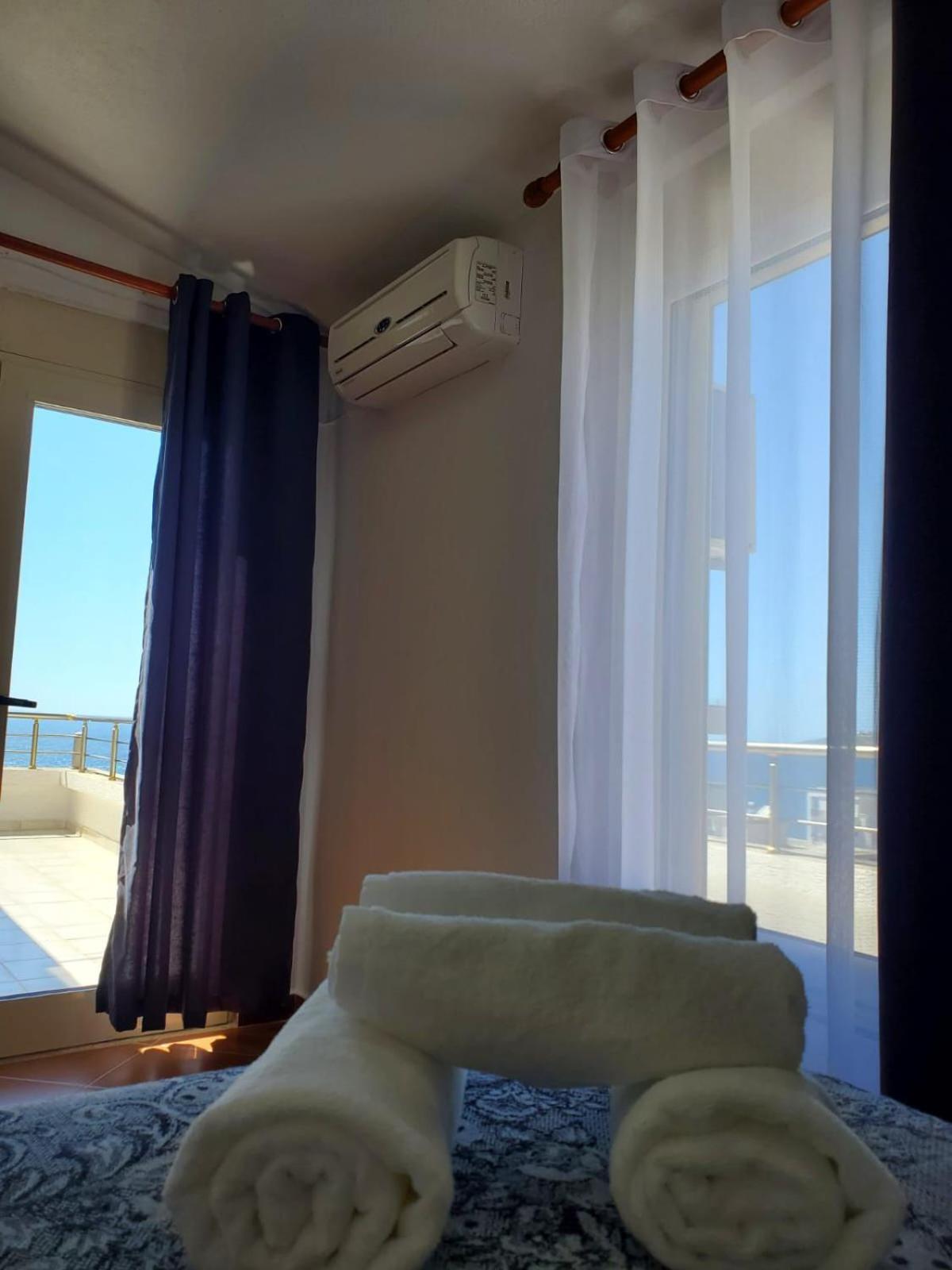 Summer Gate Apartment Sarandë Esterno foto