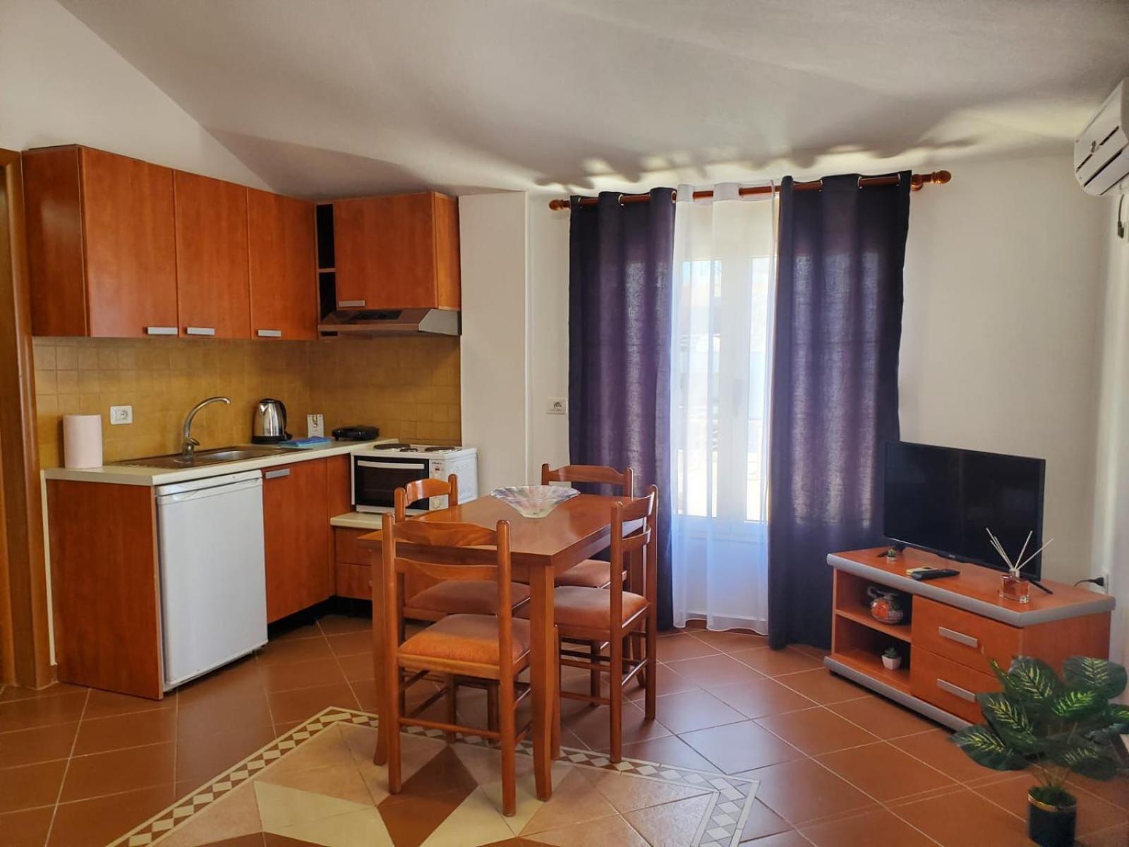 Summer Gate Apartment Sarandë Esterno foto