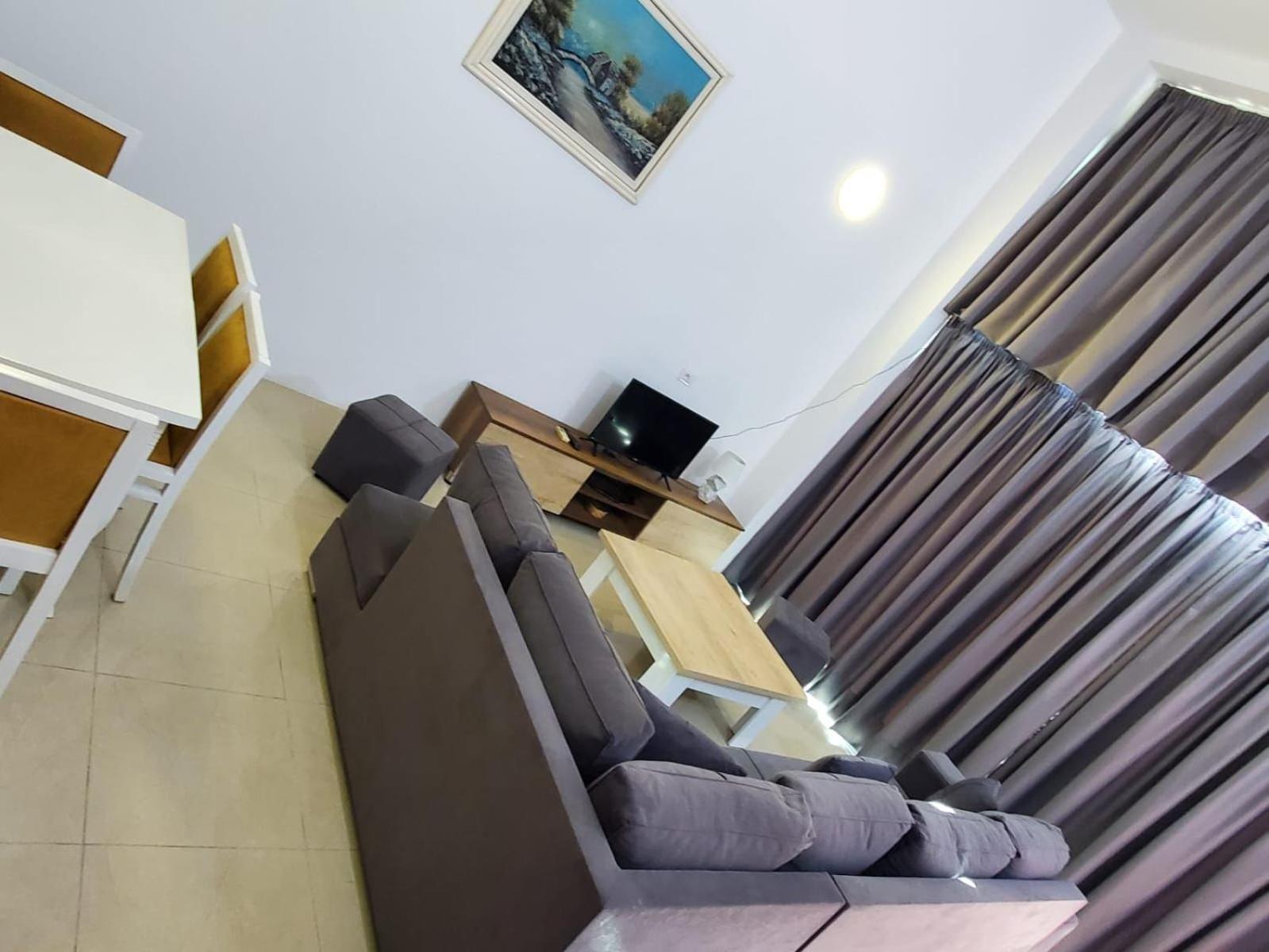 Summer Gate Apartment Sarandë Esterno foto