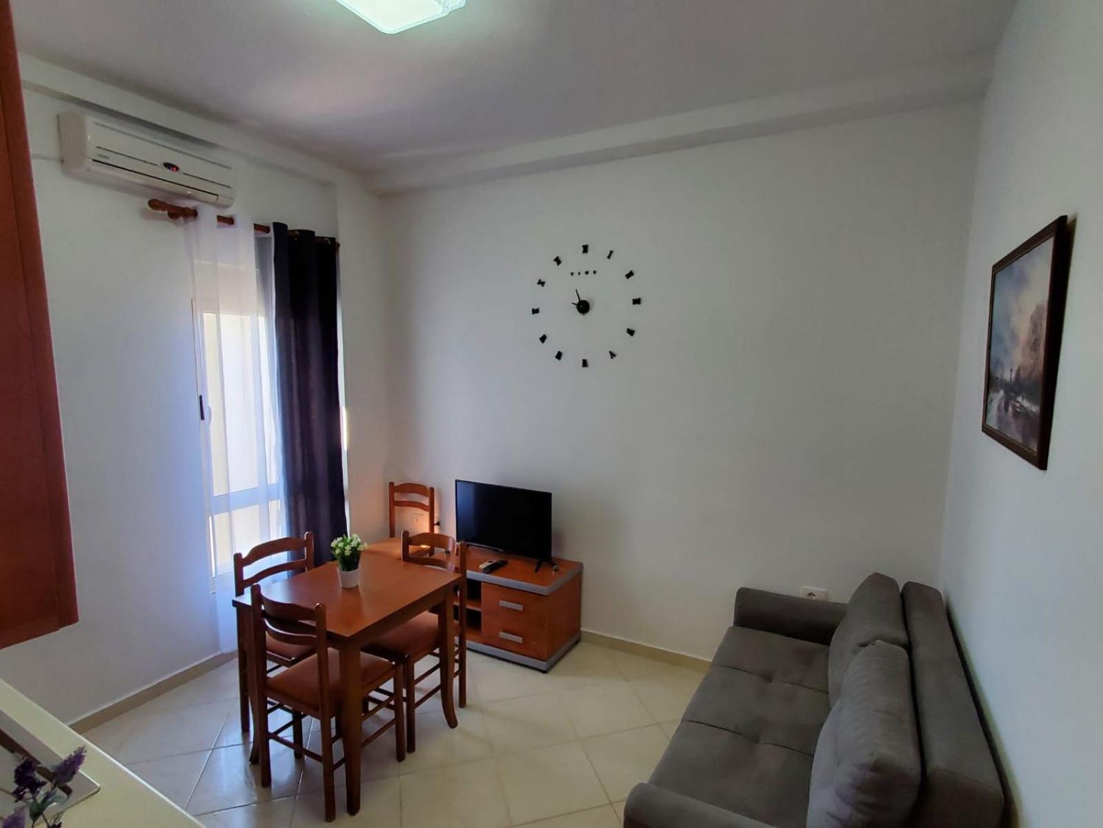 Summer Gate Apartment Sarandë Esterno foto