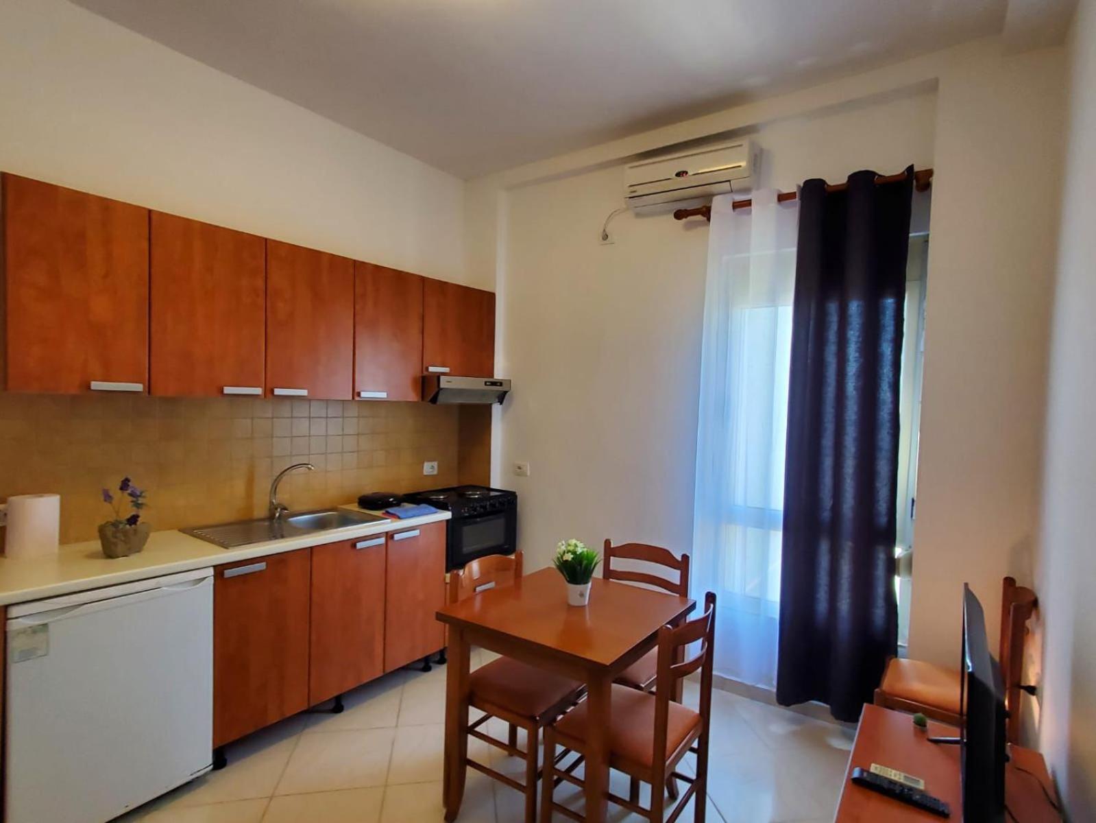 Summer Gate Apartment Sarandë Esterno foto